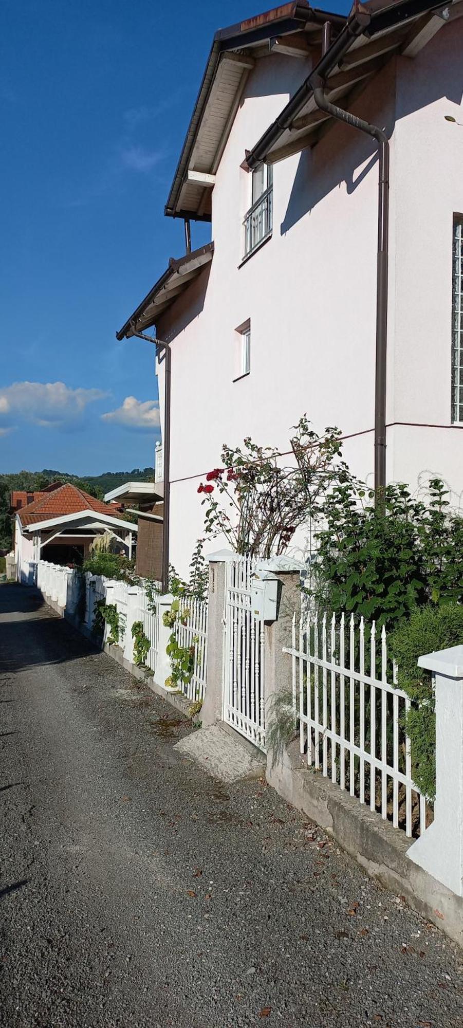 Holiday Home Peaceful Retreat Visoko Exteriör bild