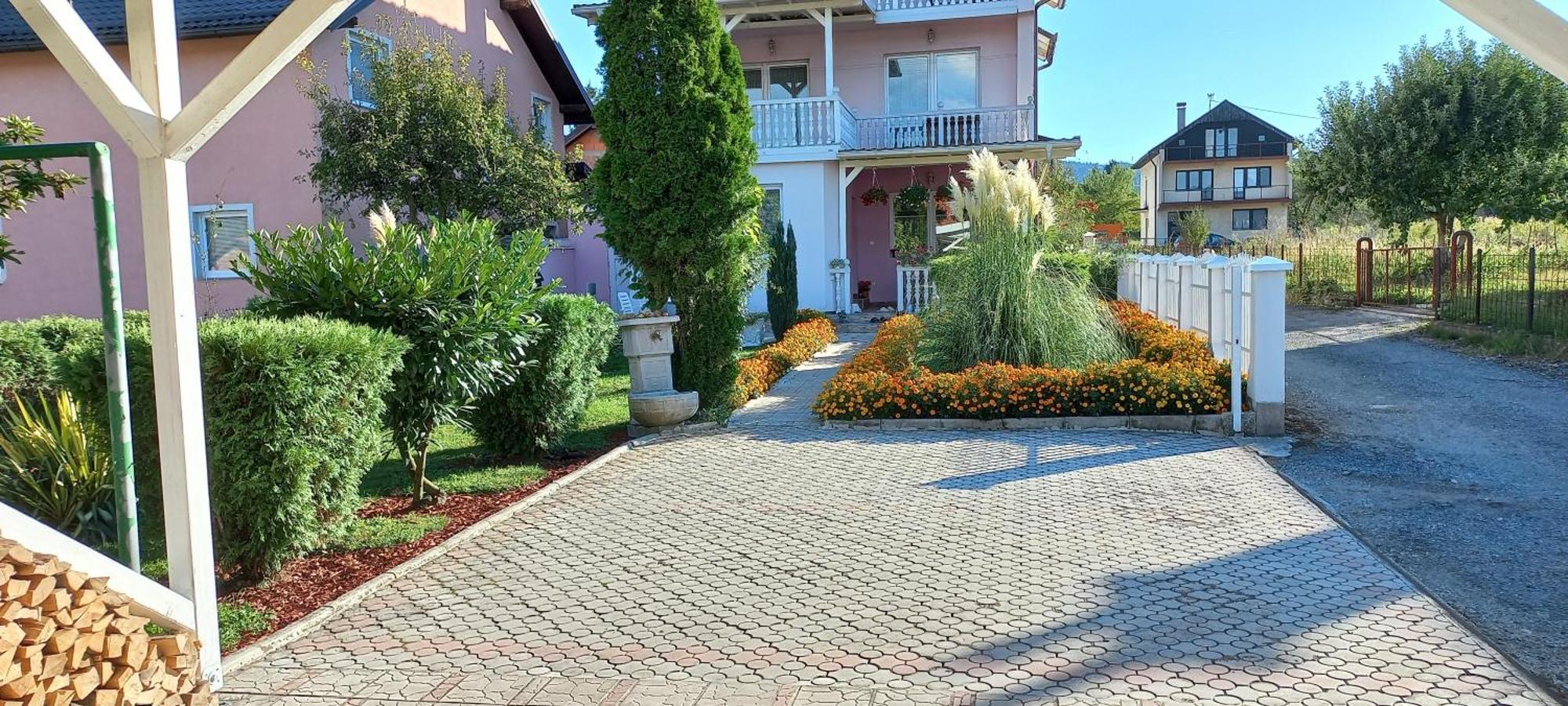 Holiday Home Peaceful Retreat Visoko Exteriör bild