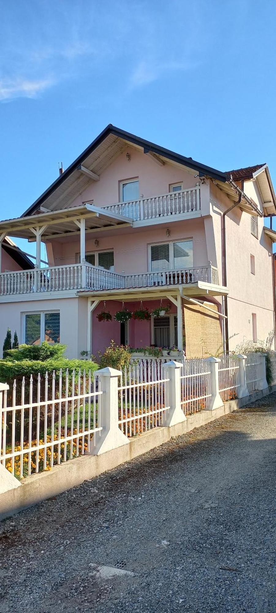 Holiday Home Peaceful Retreat Visoko Exteriör bild