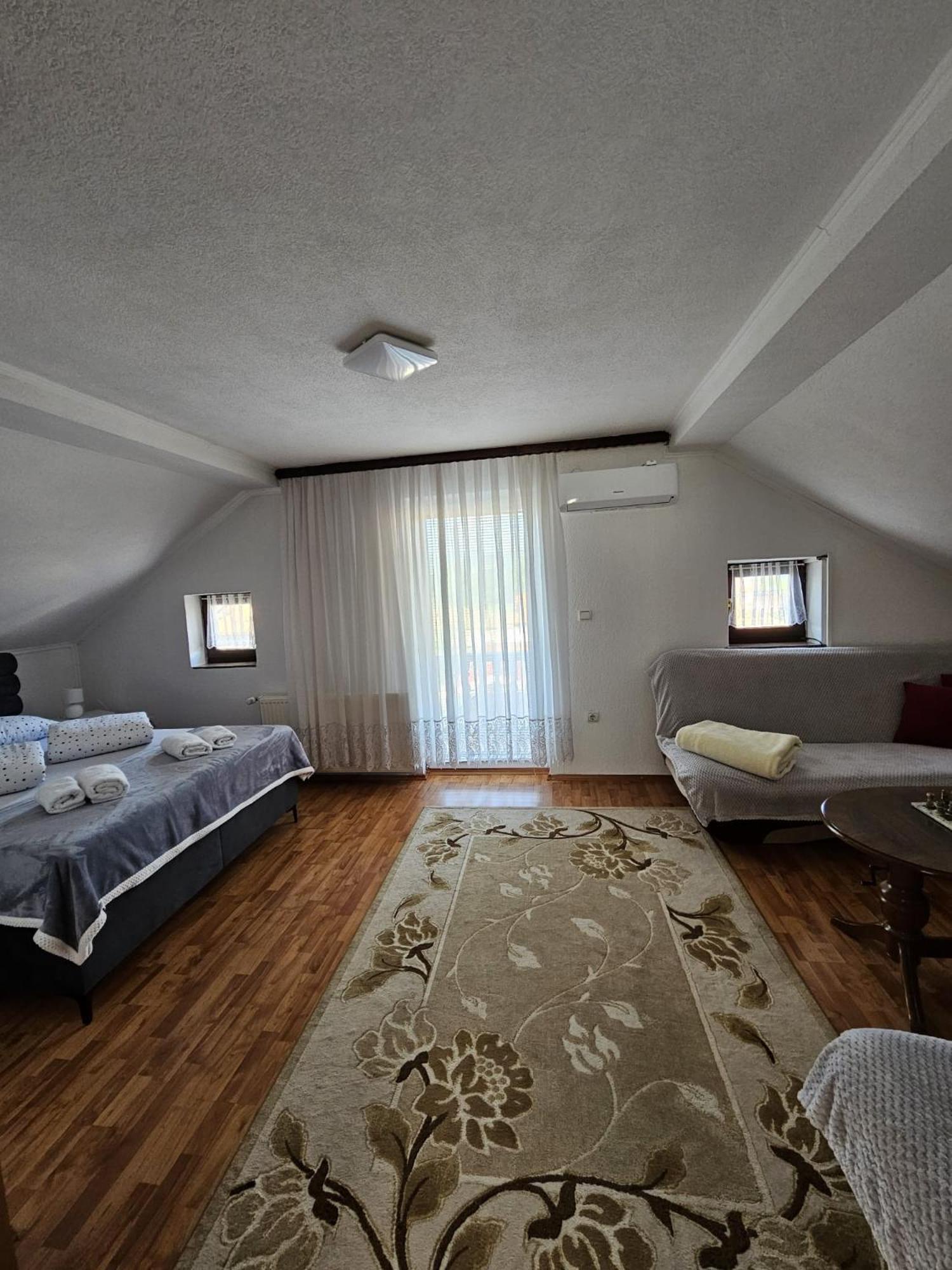 Holiday Home Peaceful Retreat Visoko Exteriör bild