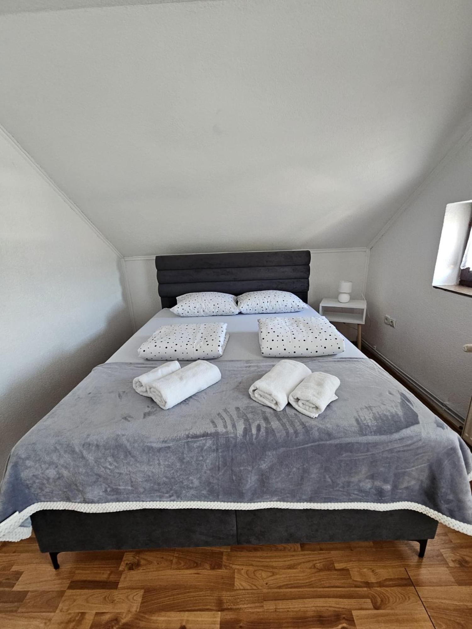 Holiday Home Peaceful Retreat Visoko Exteriör bild