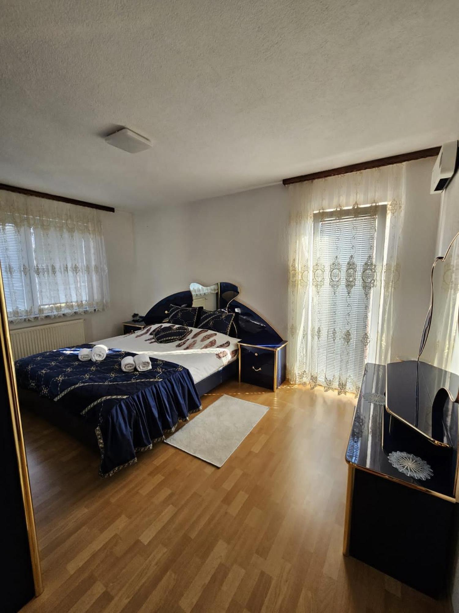 Holiday Home Peaceful Retreat Visoko Exteriör bild